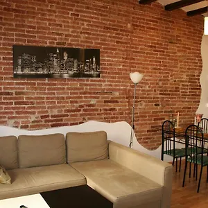 Rustic 2 Bedroom Poble Sec Appartamento Barcellona